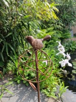 Tuinsteker bol met vogel